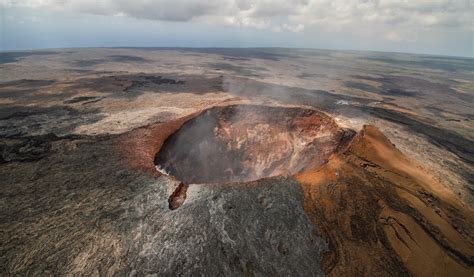 マウナロア火山 特徴: その巨大さと地球の鼓動